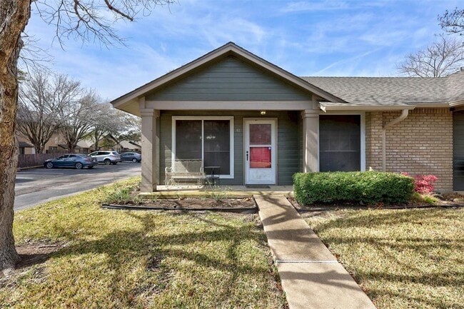 Building Photo - 1015 E Yager Ln