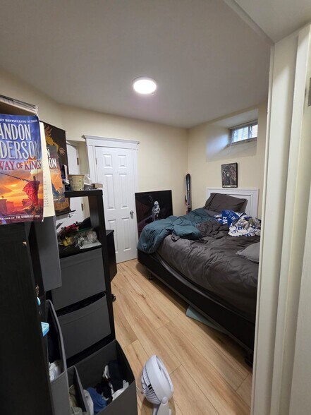 Building Photo - 65 Park Dr