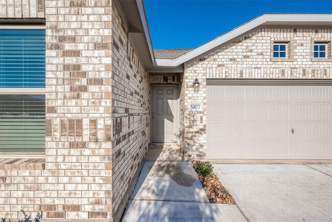 Building Photo - 5107 Sunvalley Bend Dr