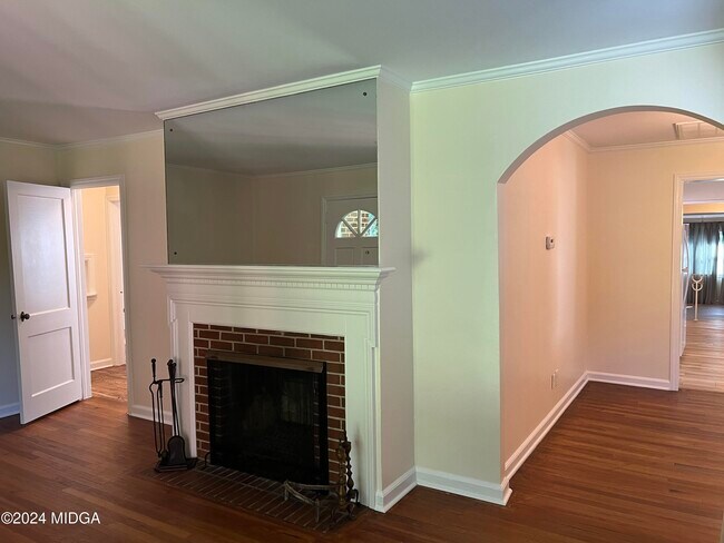 Building Photo - 110 Bragg St