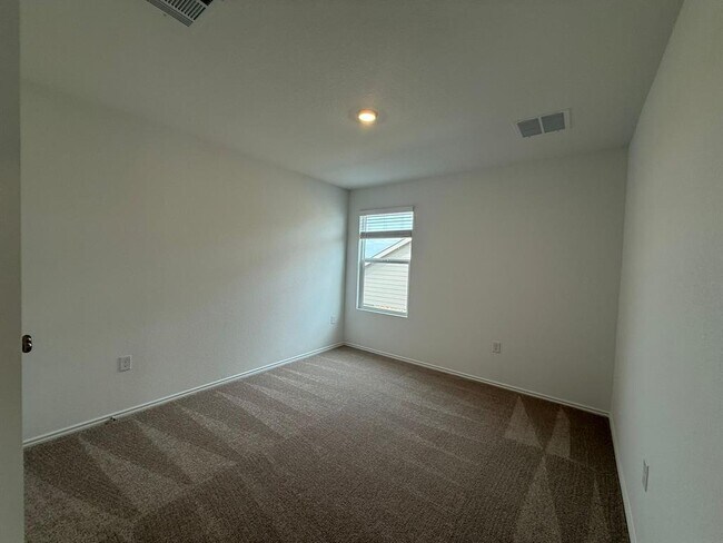 Building Photo - 519 Vantage Dr