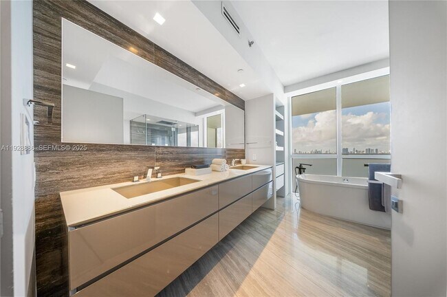 Building Photo - 450 Alton Ct