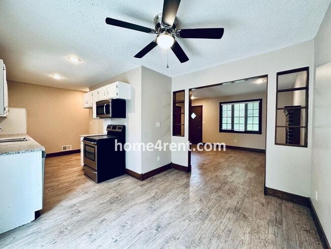 Building Photo - Fantastic Parkville area with Updated Kitchen including Granite Counters and Stainless Steel Appl...