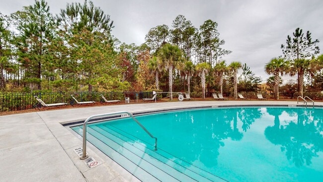 Building Photo - End unit!  Washer/Dryer Included! Beautiful 3 Bedroom Townhome (larger floorpan) with Screened-In...