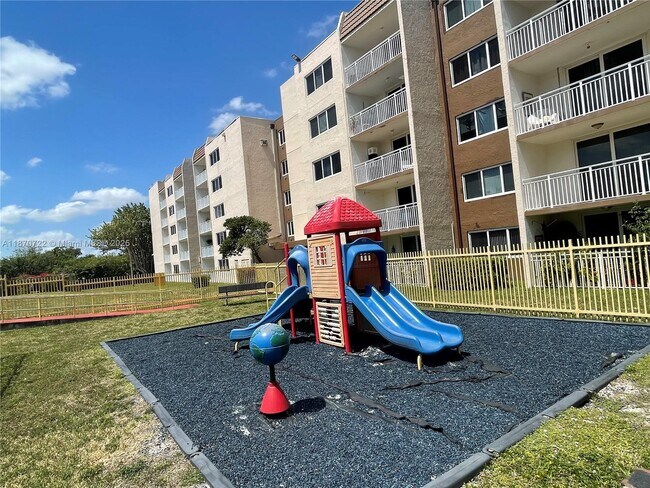 Building Photo - 6930 Miami Gardens Dr