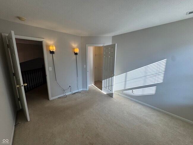 Building Photo - 7435 Sycamore Run Dr