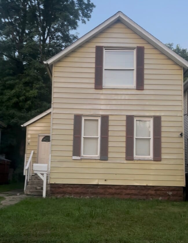 Primary Photo - 3061 E 67th St