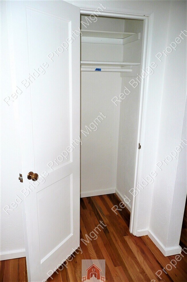 Building Photo - Hidden Gem 1 BR Condo NE 67th & Halsey