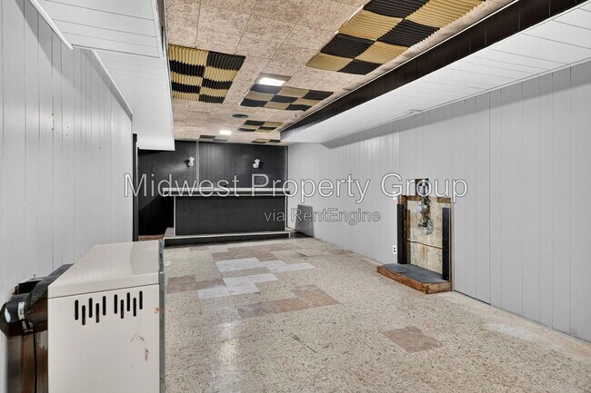 Building Photo - 727 Shepley Dr