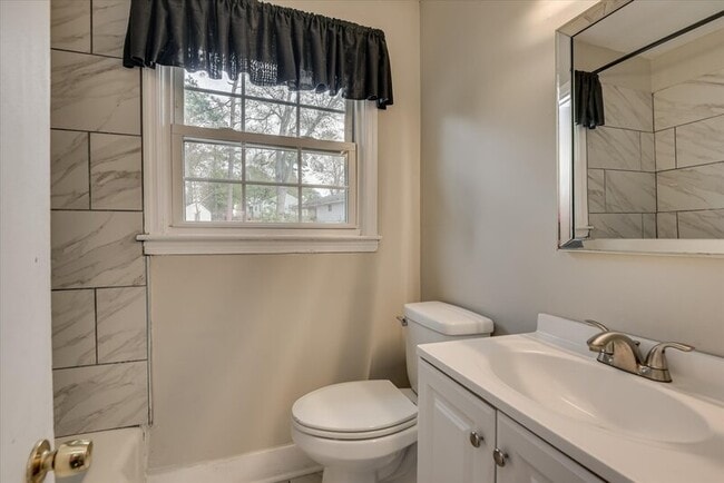 Building Photo - 2406 Sparks Rd