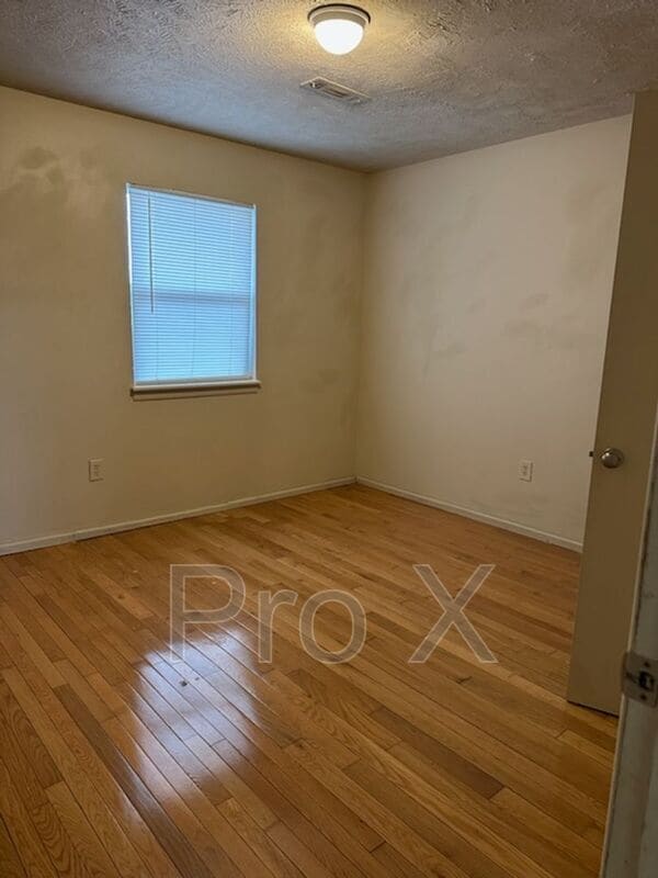 Building Photo - 111 Elm St