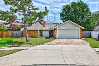 Building Photo - West Norman 3 Bed 2 Bath Home!