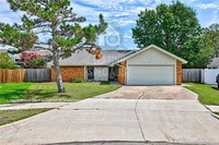 Building Photo - West Norman 3 Bed 2 Bath Home!