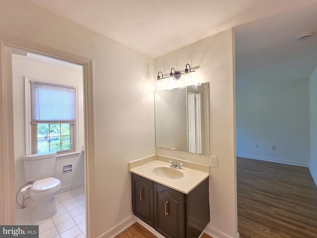 Building Photo - 5814 Tudor Ln