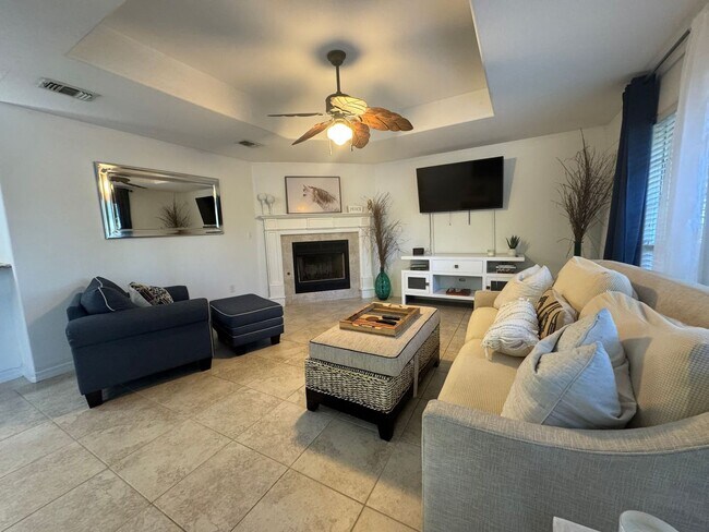 Building Photo - Gulf Breeze - Melissa Oaks - 4 Bedroom, 2 Bathroom w/ pool