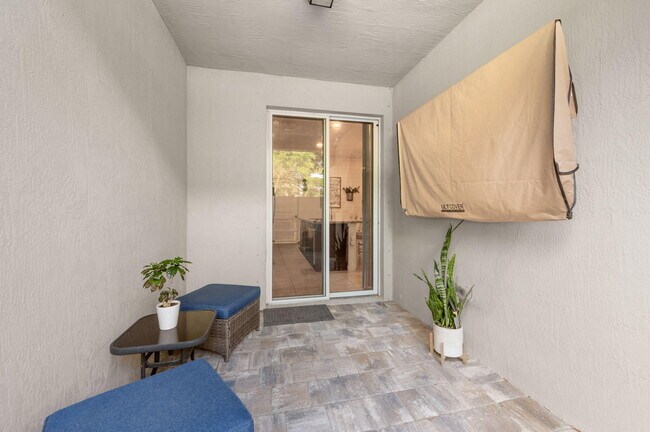 Building Photo - 8813 Via Mar Rosso