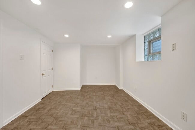 Building Photo - 5037 W Winona St
