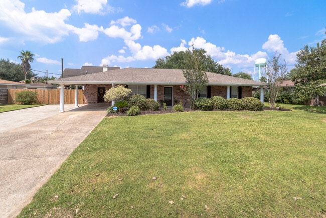 Building Photo - 611 Highland Dr