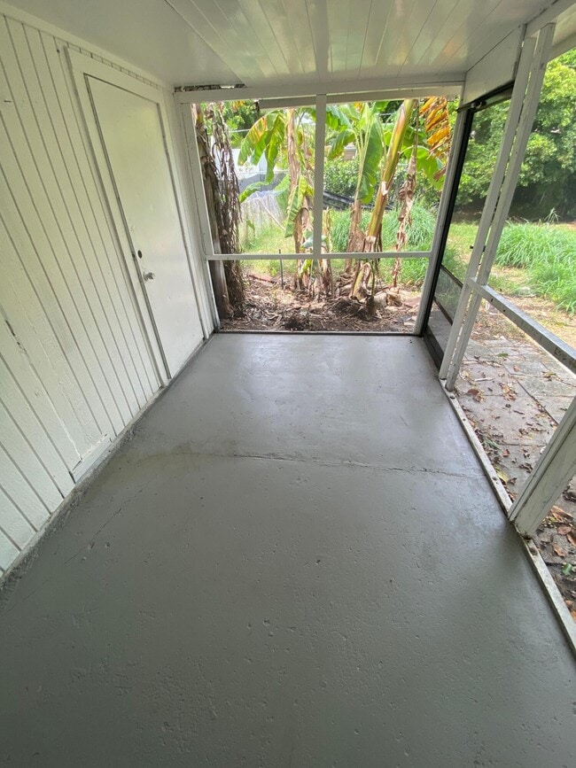 Building Photo - 4327 Cocoanut Rd