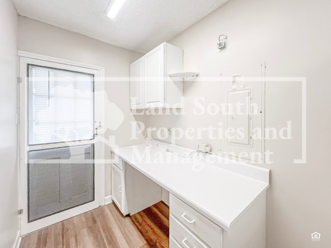 Building Photo - 2926 Forestgreen Dr S