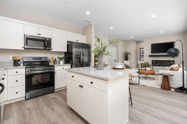 Building Photo - 2806 E Alluvial Ave