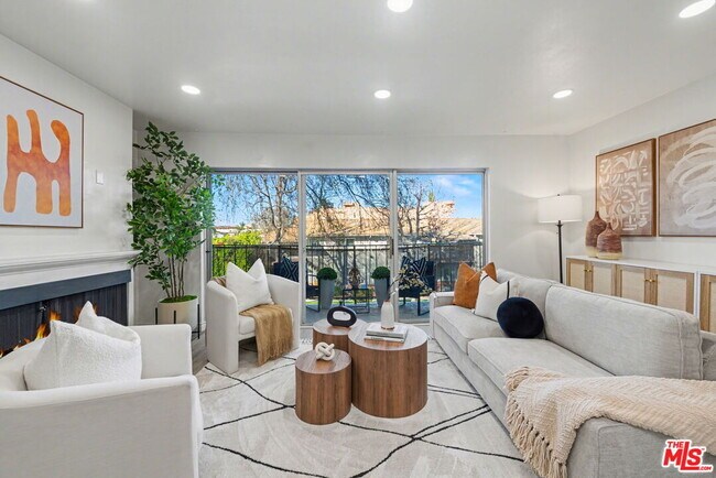 Building Photo - 14850 Hesby St