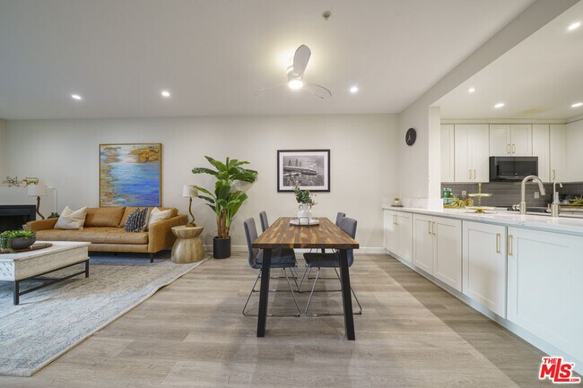 Building Photo - 625 S Berendo St