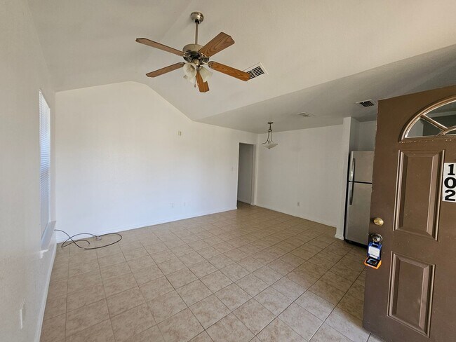 Building Photo - 3108 Lincoln Ave