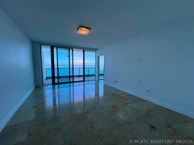Building Photo - 1331 Brickell Bay Dr