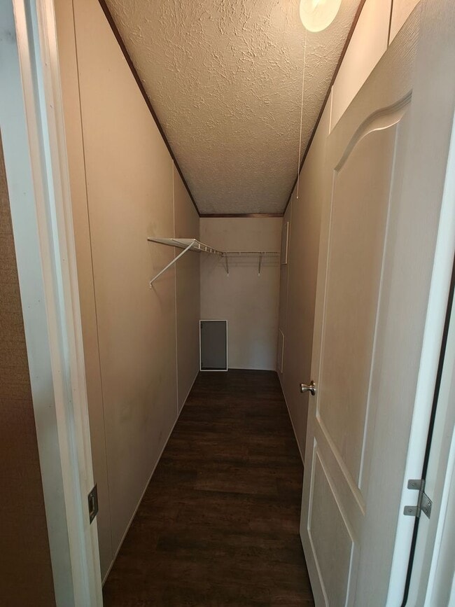 Building Photo - 2 bedroom home