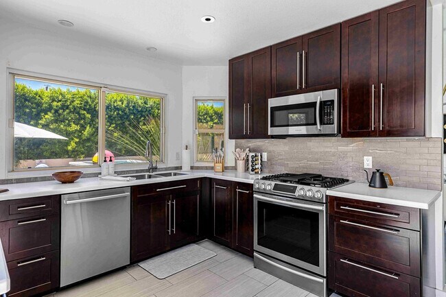 Building Photo - Luxury Oasis with Pool in Palm Springs