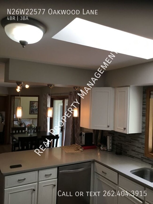 Building Photo - N26W22577 Oakwood Ln