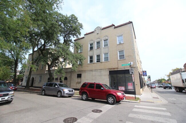Building Photo - 4811 N Harding Ave