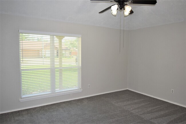 Building Photo - 18007 Forest Cedars Dr