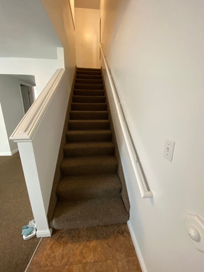 Building Photo - 1556 Talon Dr