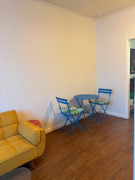 Building Photo - 825 Eaton St