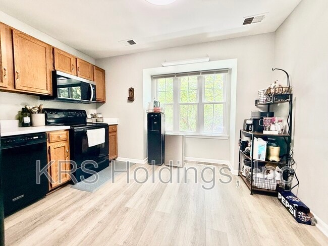 Building Photo - 4232 Stockbridge Dr