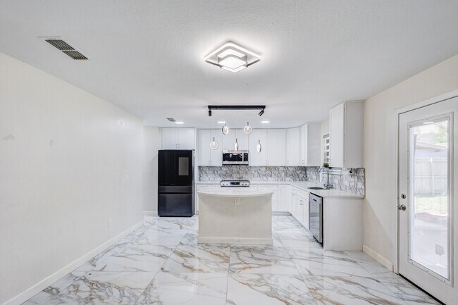 Building Photo - 519 Darlene Trail