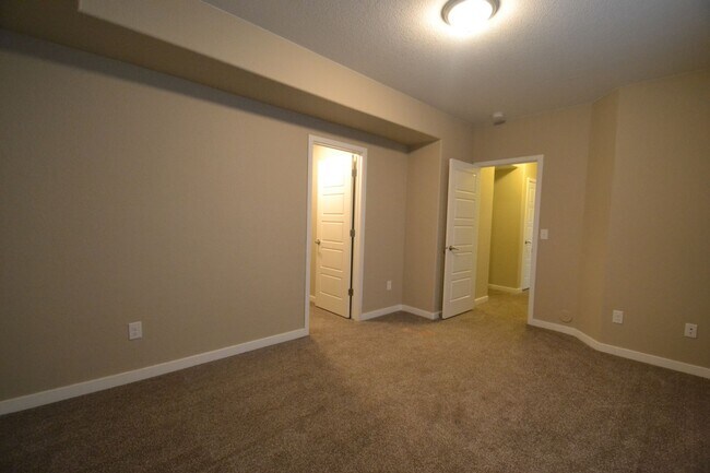 Building Photo - Ranch w/finished Basement with AC and a Gas Stove!