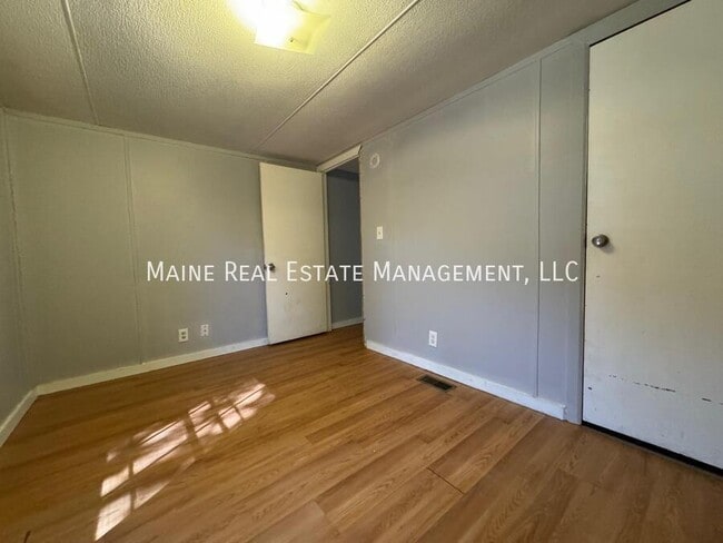 Building Photo - 102 Park Dr