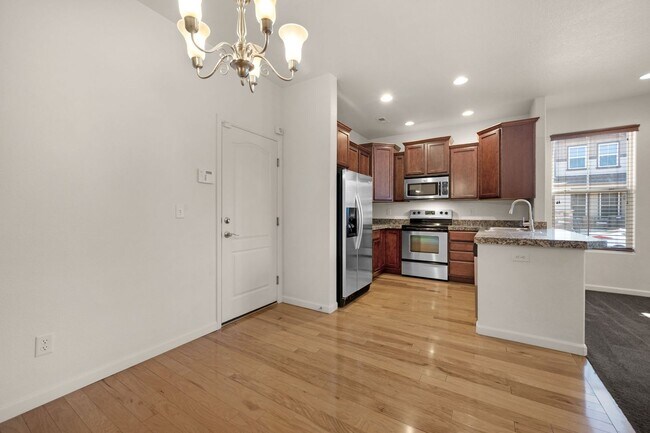 Building Photo - Beautiful 2 bdrm end unit with attach 2 car garage