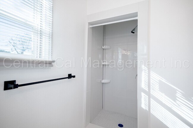 Building Photo - 1001 Woodrow Ave