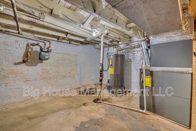 Building Photo - 226 N Madeira St