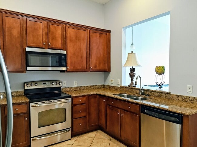 Building Photo - 670 Town Center Dr