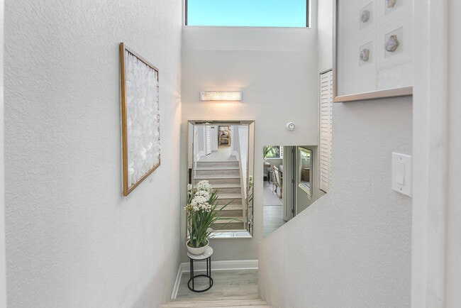 Building Photo - 250 S Ocean Blvd