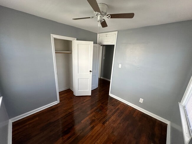 Building Photo - 3 bed 2 bath house on North Side! All electric, Central Air, laundry included, big yard