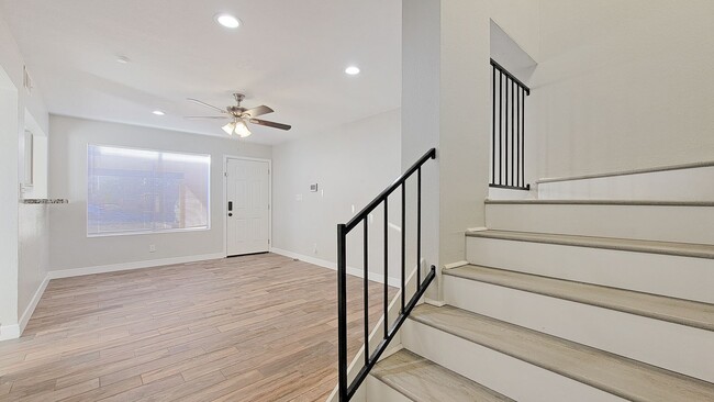 Building Photo - Excellent Townhome with Updated Interior