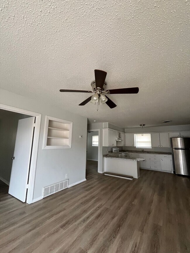 Building Photo - 1618 58th St