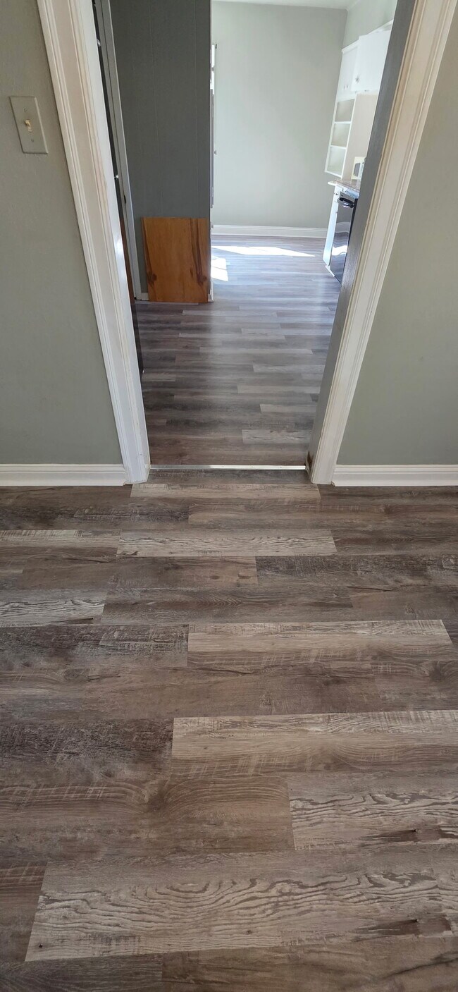 Building Photo - 935 Allen Ave