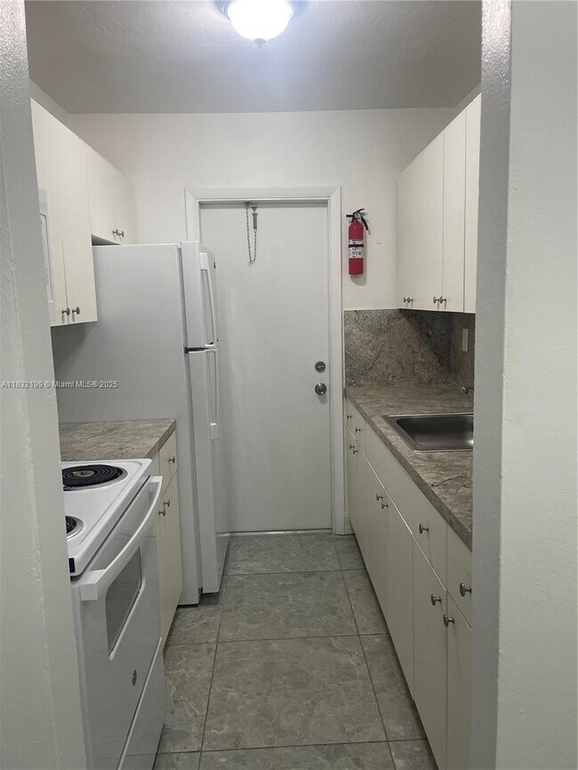 Primary Photo - 1100 SW 36th Ct